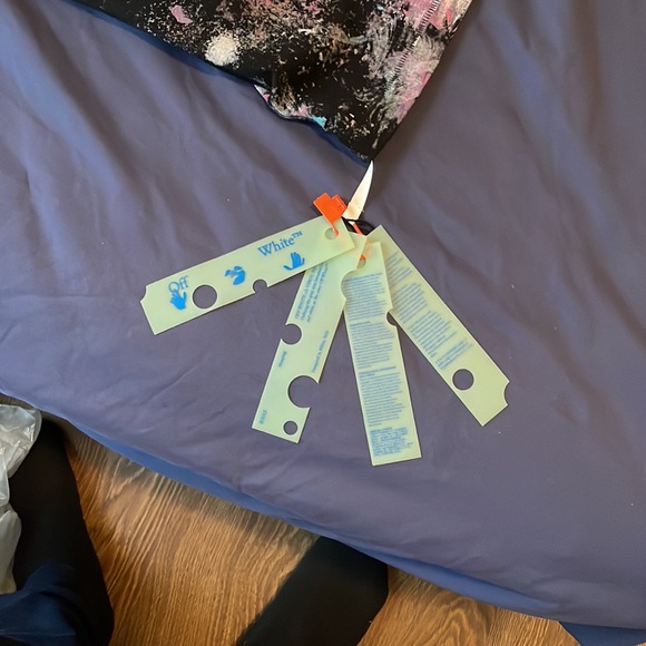 Authentic OFF-WHITE Galaxy Brushed T-shirt - Picture 4 of 9